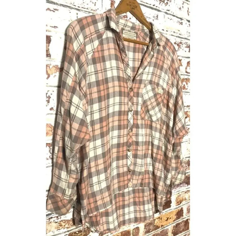 Urban Outfitters Oversized Plaid Flannel Button Down Blouse - Picture 5 of 10